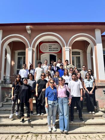 Fakültemiz Beden Eğitimi ve Spor Öğretmenliği Bölümü ve Erdek İlçe Milli Eğitim Müdürlüğü işbirliği ile “Bahçede Hayat Var” projesinin ilki Erdek Atatürk ilkokulunda başladı