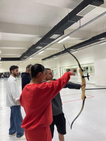 Spor Bilimleri Fakültesi Antrenörlük Eğitimi Bölümü 3.sınıf öğrencileri ANT3231 kodlu Rekreasyon dersi kapsamında okçuluk branşı etkinliği düzenlemişlerdir.