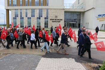 Spor Bilimleri Fakültemiz tarafından “Gençliğin Gücüyle Yarınlara Kortej Yürüyüşü” Gerçekleştirildi