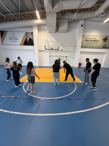 Sporda Organizasyon Dersi Kapsamında Hentbol 7 Metre Turnuvası Gerçekleştirildi