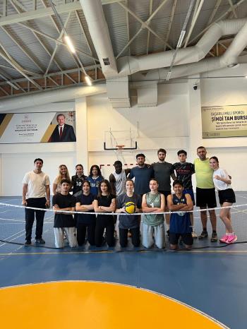 Sporda Organizasyon Dersi Kapsamında Öğrenciler Oturarak Voleybol Sporunu Deneyimledi