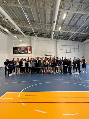 Sporda Organizasyon Dersi Kapsamında Öğrenciler Oturarak Voleybol Sporunu Deneyimledi