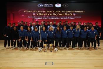 ÜNİVERSİTEMİZ, ÜNİLİG TÜRKİYE ŞAMPİYONASI'NDA KADIN VE ERKEK FUTBOLDA TÜRKİYE ÜÇÜNCÜSÜ OLDU